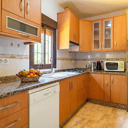 4 Bedroom Cozy Home In Iznájar Exterior photo