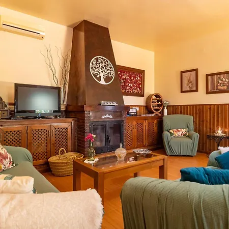4 Bedroom Cozy Home In Iznájar Exterior photo