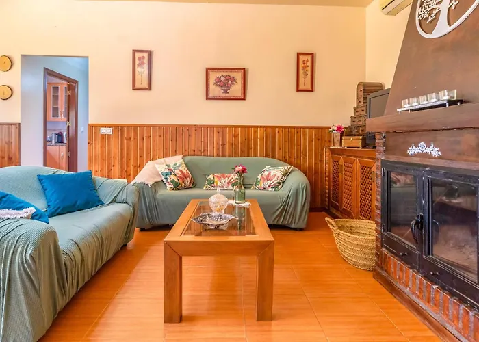 4 Bedroom Cozy Home In Iznajar