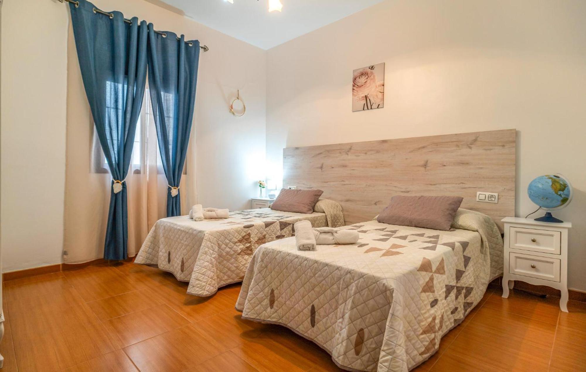 4 Bedroom Cozy In Ferienhaus Iznájar